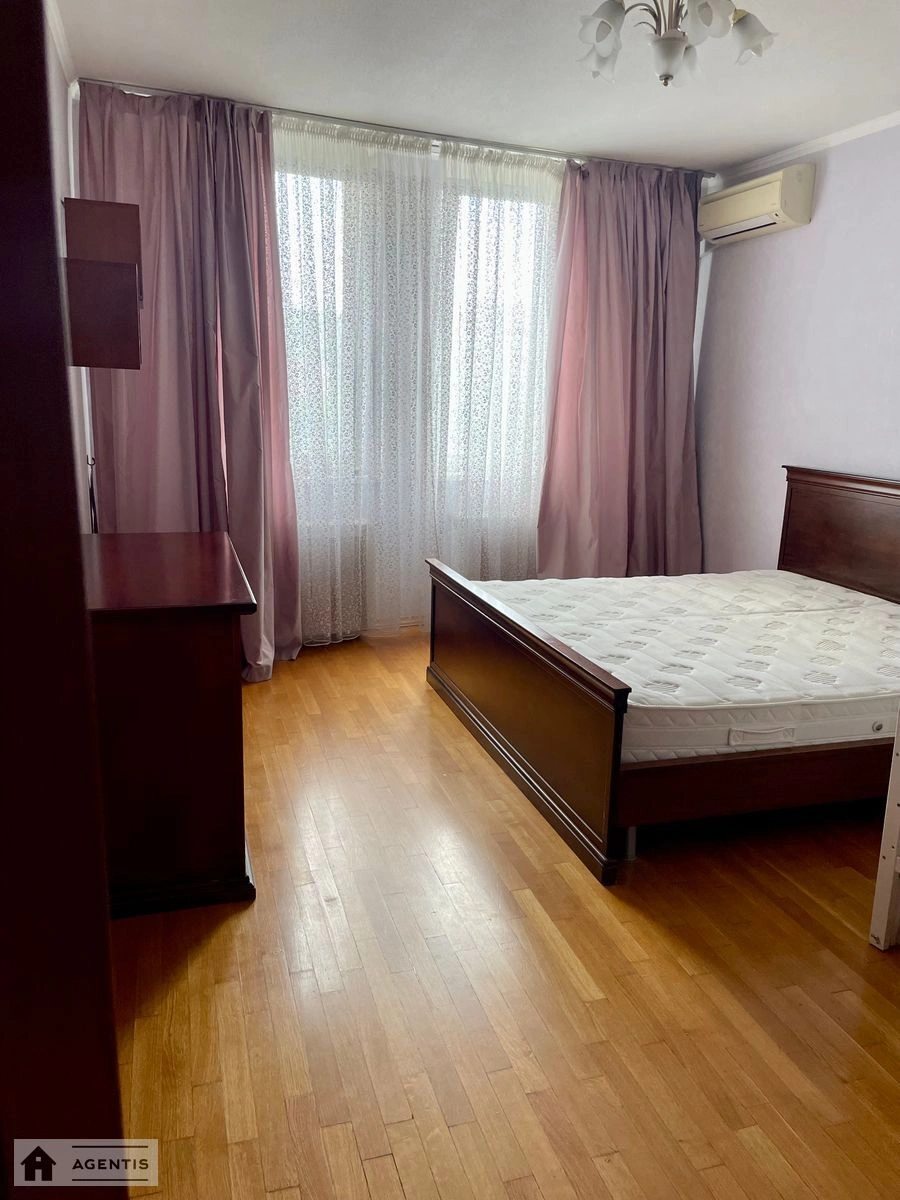 Сдам квартиру. 3 rooms, 105 m², 7th floor/15 floors. 126, Валерія Лобановського просп. (Червонозоряний), Киев. 