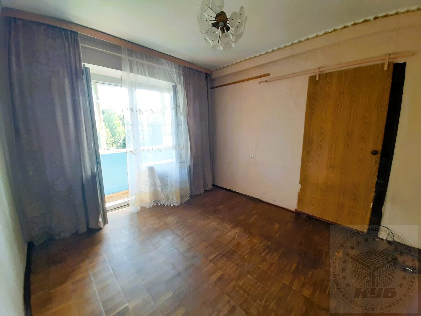 Продаж квартири 1 кімната, 246 m², 4 пов./9 поверхів. 13, Жуля Верна бульв. (Ромена Роллана), Київ. 