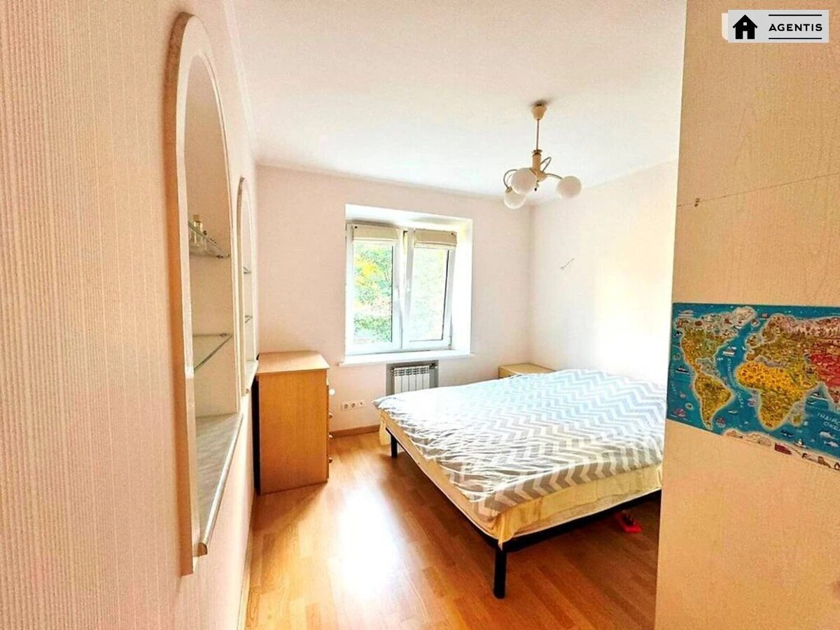 Apartment for rent. 4 rooms, 80 m², 3rd floor/9 floors. 14, Predslavynska 14, Kyiv. 