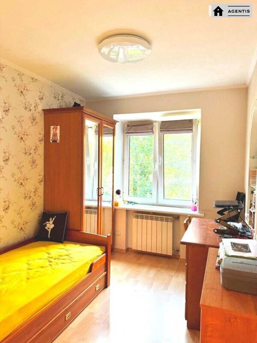 Apartment for rent. 4 rooms, 80 m², 3rd floor/9 floors. 14, Predslavynska 14, Kyiv. 