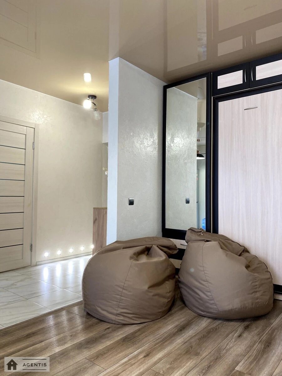 Apartment for rent. 1 room, 45 m², 4th floor/11 floors. Buchanskyy. 