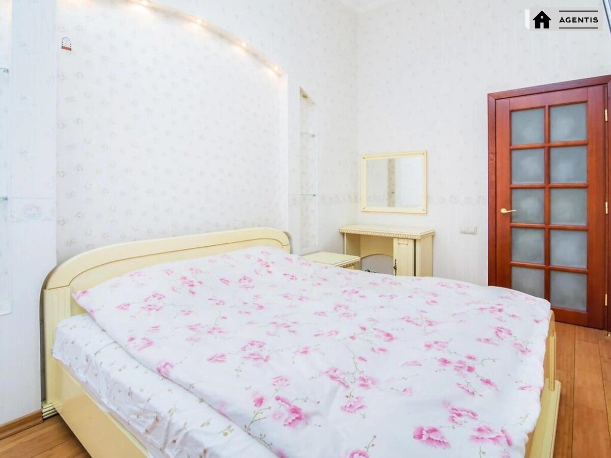 Сдам квартиру. 2 rooms, 68 m², 4th floor/4 floors. 43, Саксаганского 43, Киев. 