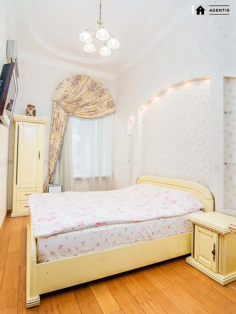 Apartment for rent. 2 rooms, 68 m², 4th floor/4 floors. 43, Saksaganskogo 43, Kyiv. 