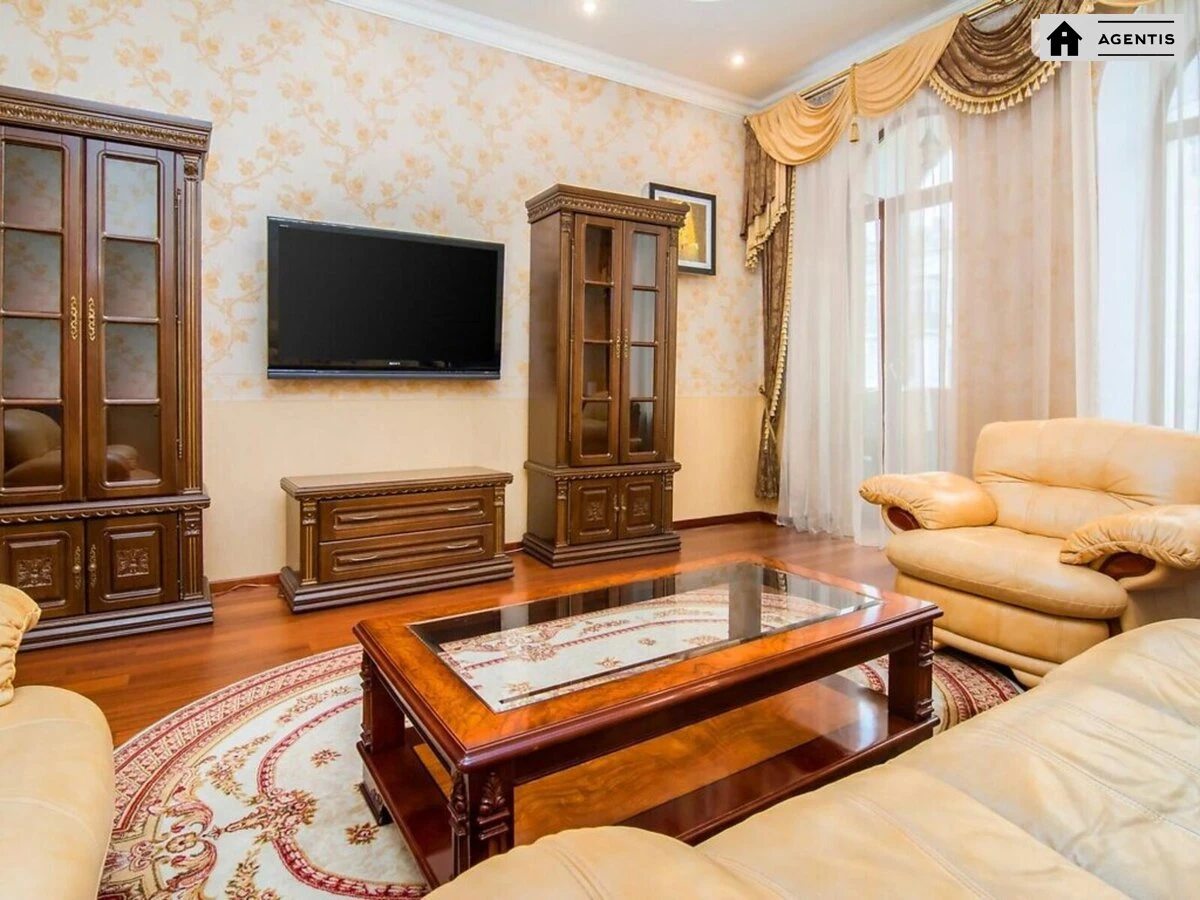 Сдам квартиру. 2 rooms, 68 m², 4th floor/4 floors. 43, Саксаганского 43, Киев. 