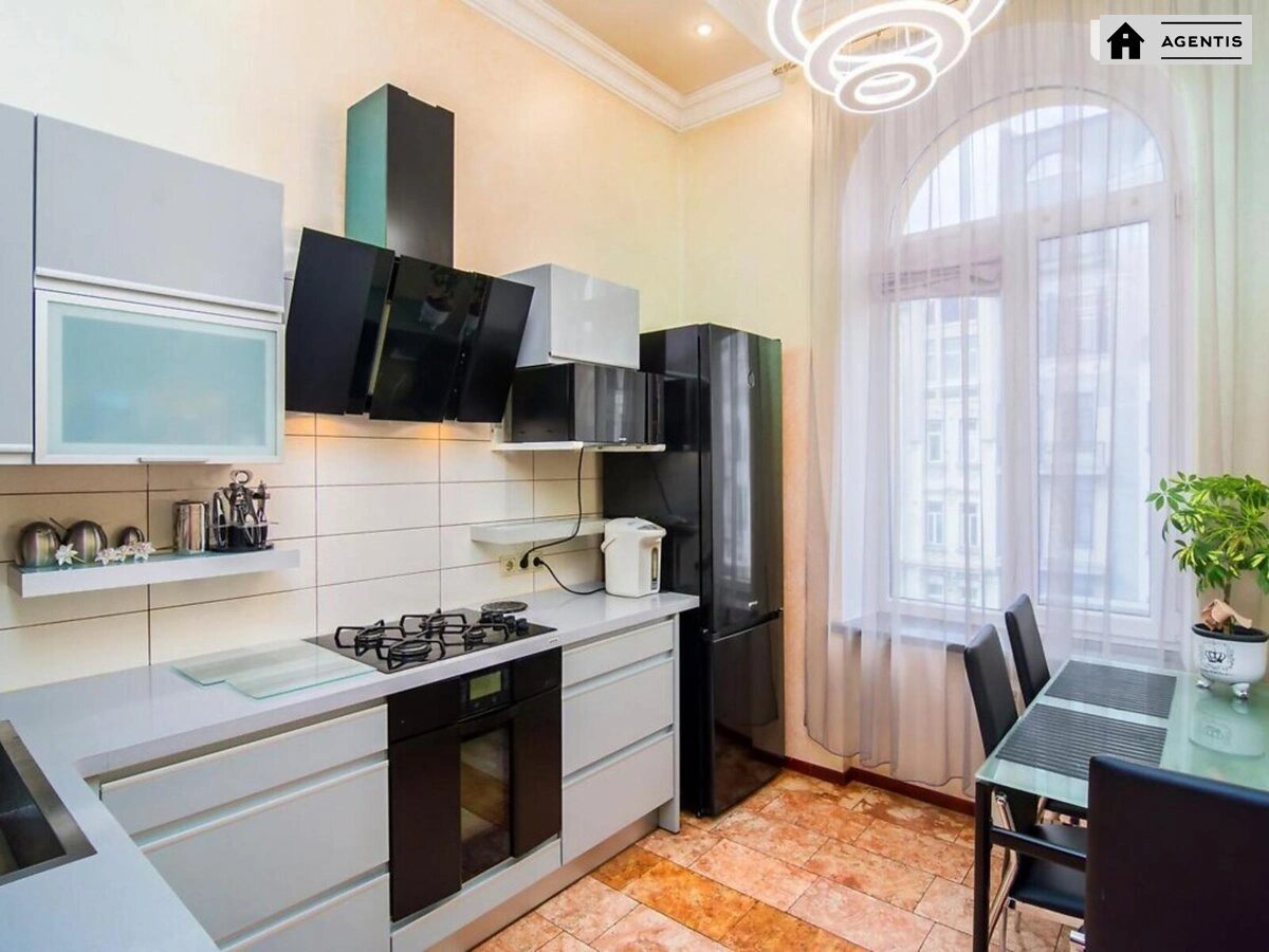 Apartment for rent. 2 rooms, 68 m², 4th floor/4 floors. 43, Saksaganskogo 43, Kyiv. 