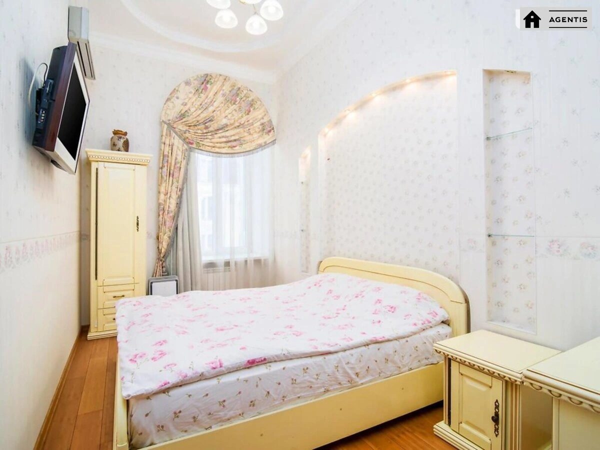 Apartment for rent. 2 rooms, 68 m², 4th floor/4 floors. 43, Saksaganskogo 43, Kyiv. 