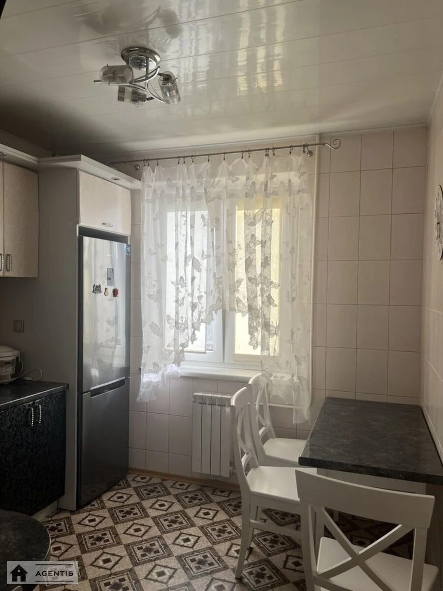 Apartment for rent. 2 rooms, 55 m², 7th floor/10 floors. 3, Solomiyi Krushelnytskoyi vul., Kyiv. 