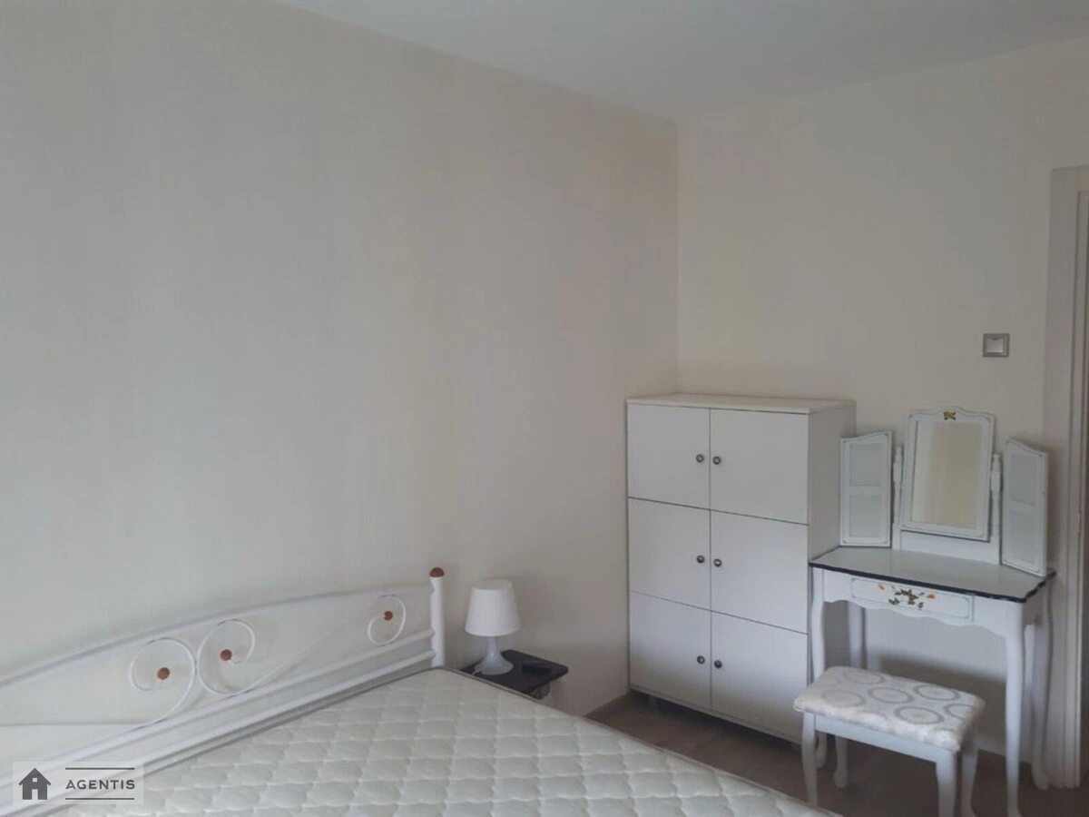 Apartment for rent. 2 rooms, 55 m², 7th floor/10 floors. 3, Solomiyi Krushelnytskoyi vul., Kyiv. 