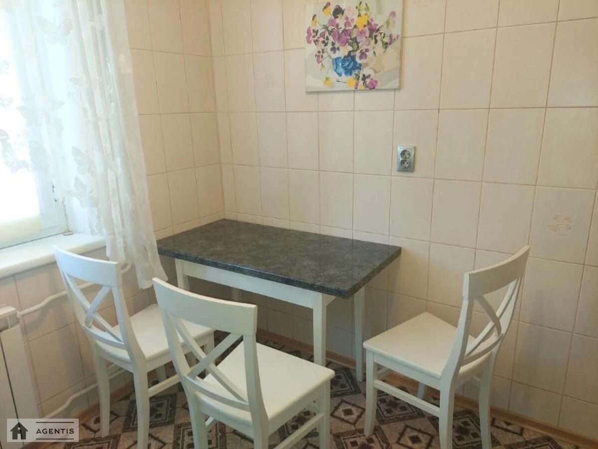 Здам квартиру. 2 rooms, 55 m², 7th floor/10 floors. 3, Соломії Крушельницької вул., Київ. 