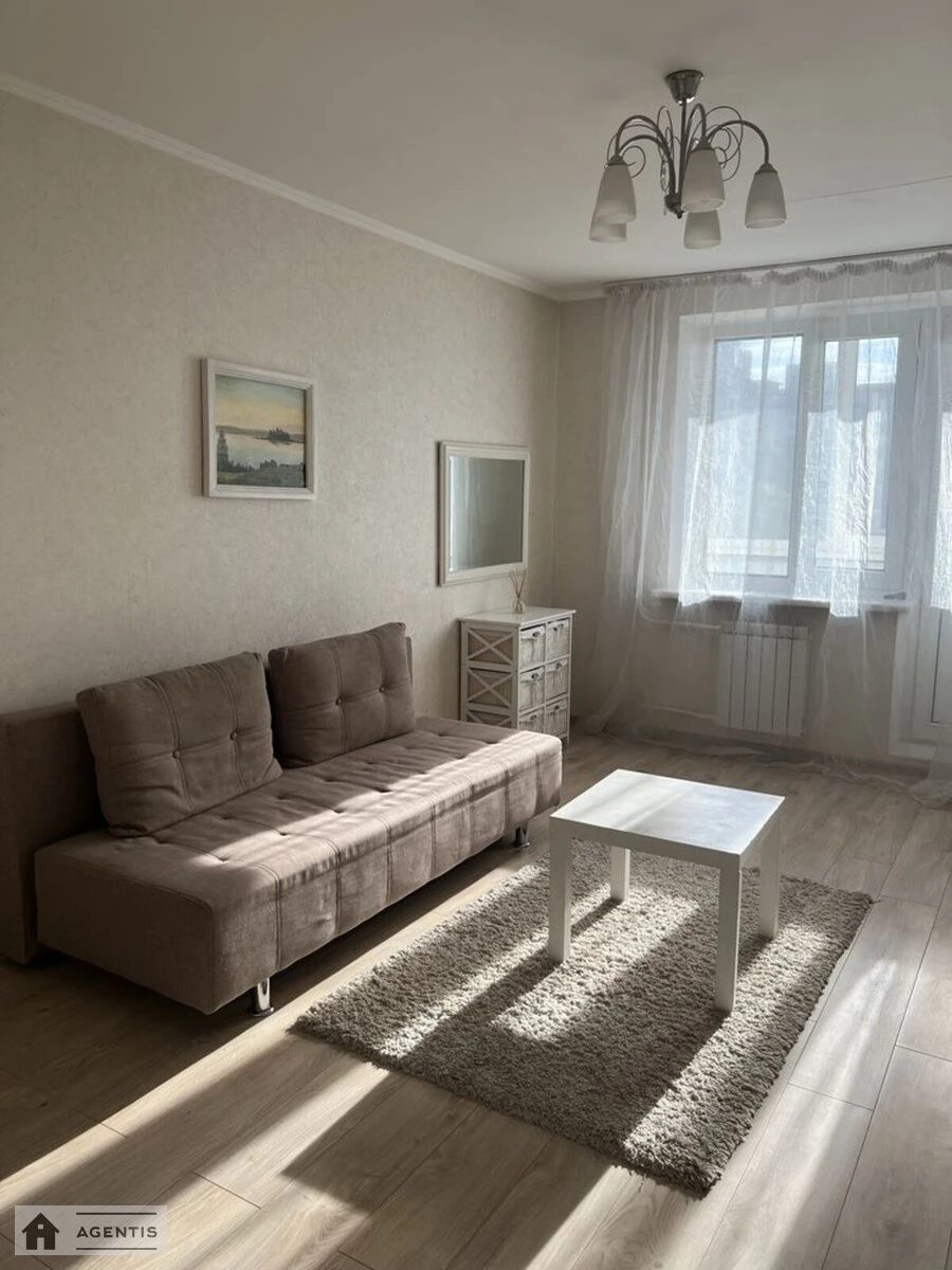 Apartment for rent. 2 rooms, 55 m², 7th floor/10 floors. 3, Solomiyi Krushelnytskoyi vul., Kyiv. 