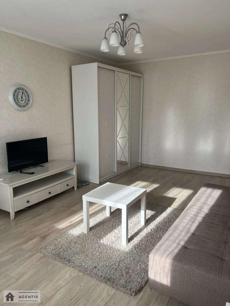 Apartment for rent. 2 rooms, 55 m², 7th floor/10 floors. 3, Solomiyi Krushelnytskoyi vul., Kyiv. 