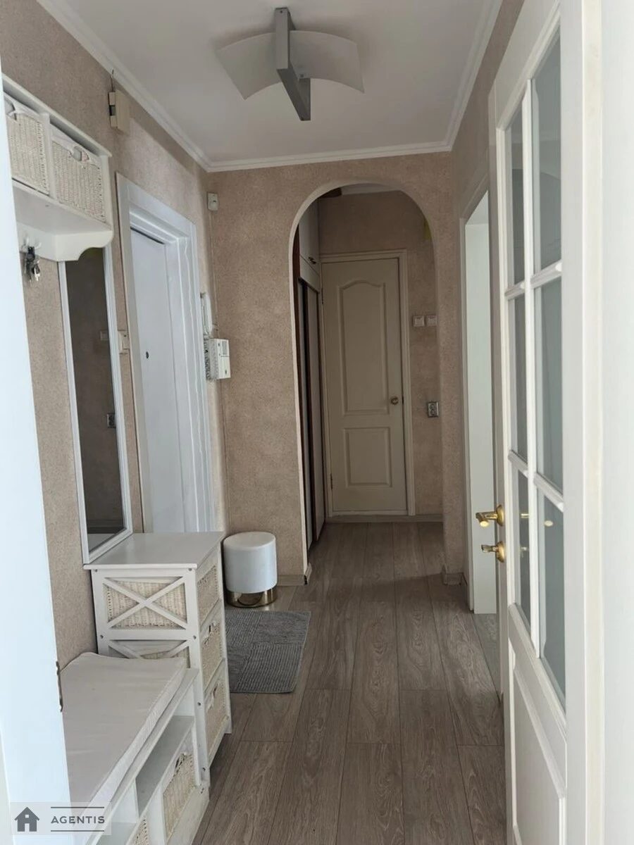 Apartment for rent. 2 rooms, 55 m², 7th floor/10 floors. 3, Solomiyi Krushelnytskoyi vul., Kyiv. 