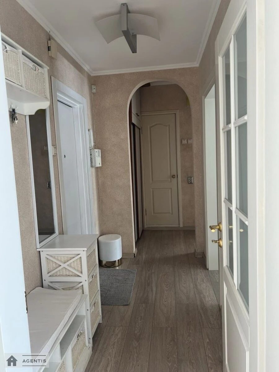 Сдам квартиру. 2 rooms, 55 m², 7th floor/10 floors. 3, Соломії Крушельницької вул., Киев. 