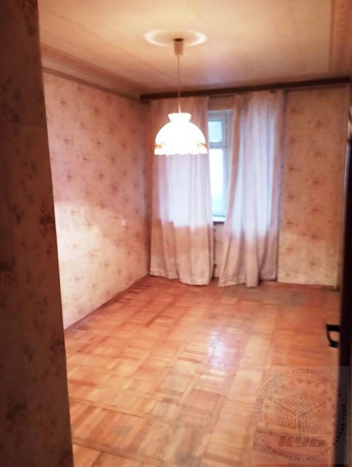 Продаж квартири 3 кімнати, 69 m², 1 пов./9 поверхів. 6, Депутатська 6, Київ. 