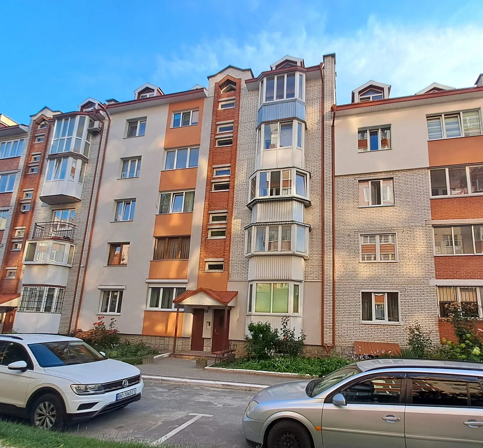 Продаж квартири 3 кімнати, 85 m², 2 пов./5 поверхів. 6, Довженка О. вул., Тернопіль. 