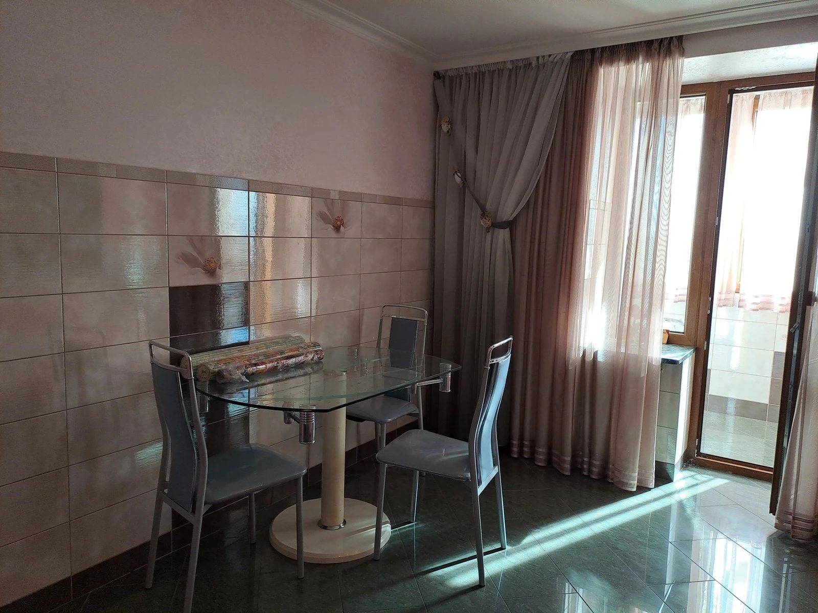 Apartments for sale. 3 rooms, 85 m², 2nd floor/5 floors. 6, Dovzhenka O. vul., Ternopil. 