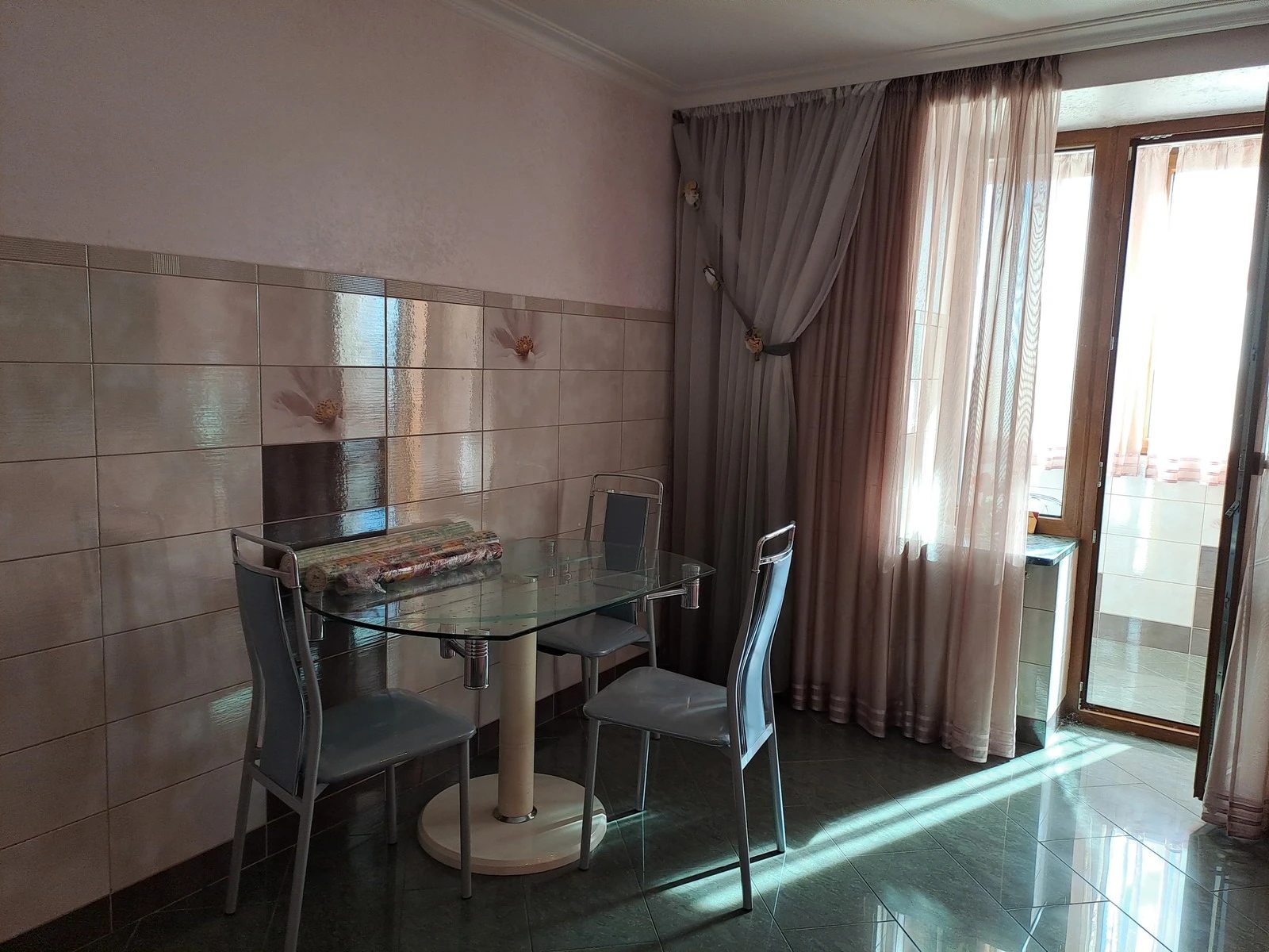 Продаж квартири. 3 rooms, 85 m², 2nd floor/5 floors. 6, Довженка О. вул., Тернопіль. 