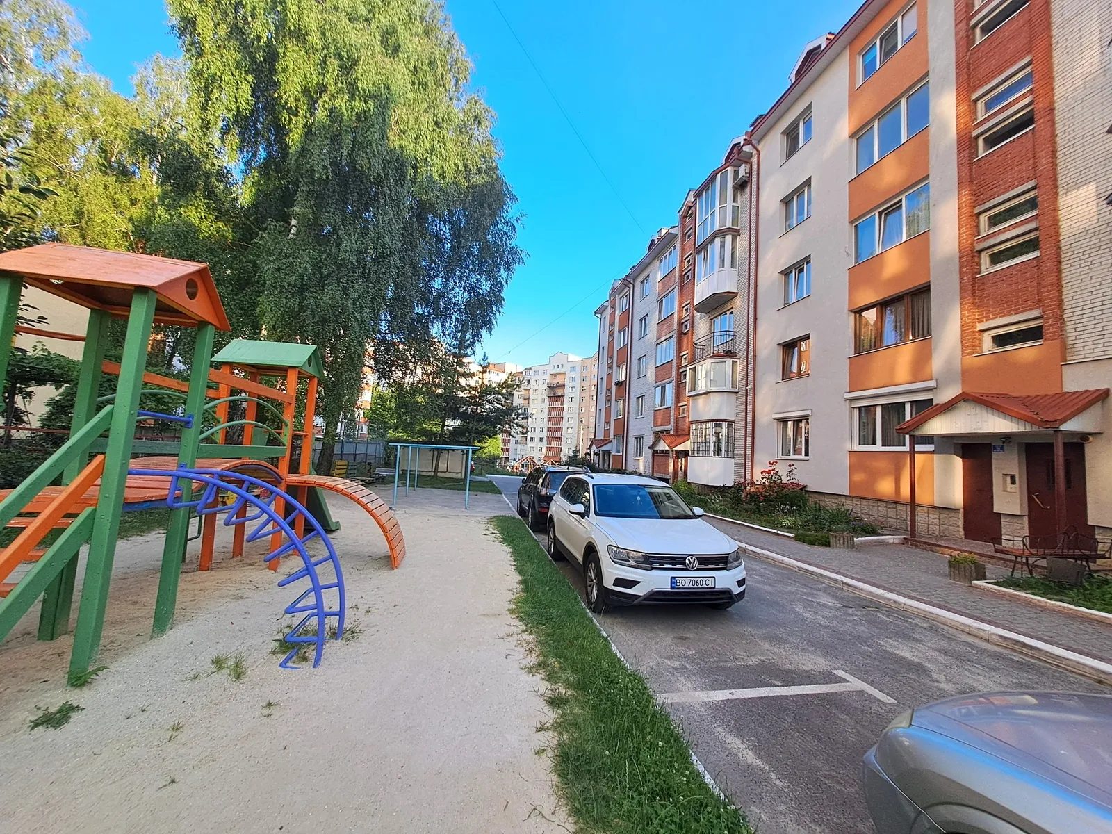 Продаж квартири 3 кімнати, 85 m², 2 пов./5 поверхів. 6, Довженка О. вул., Тернопіль. 