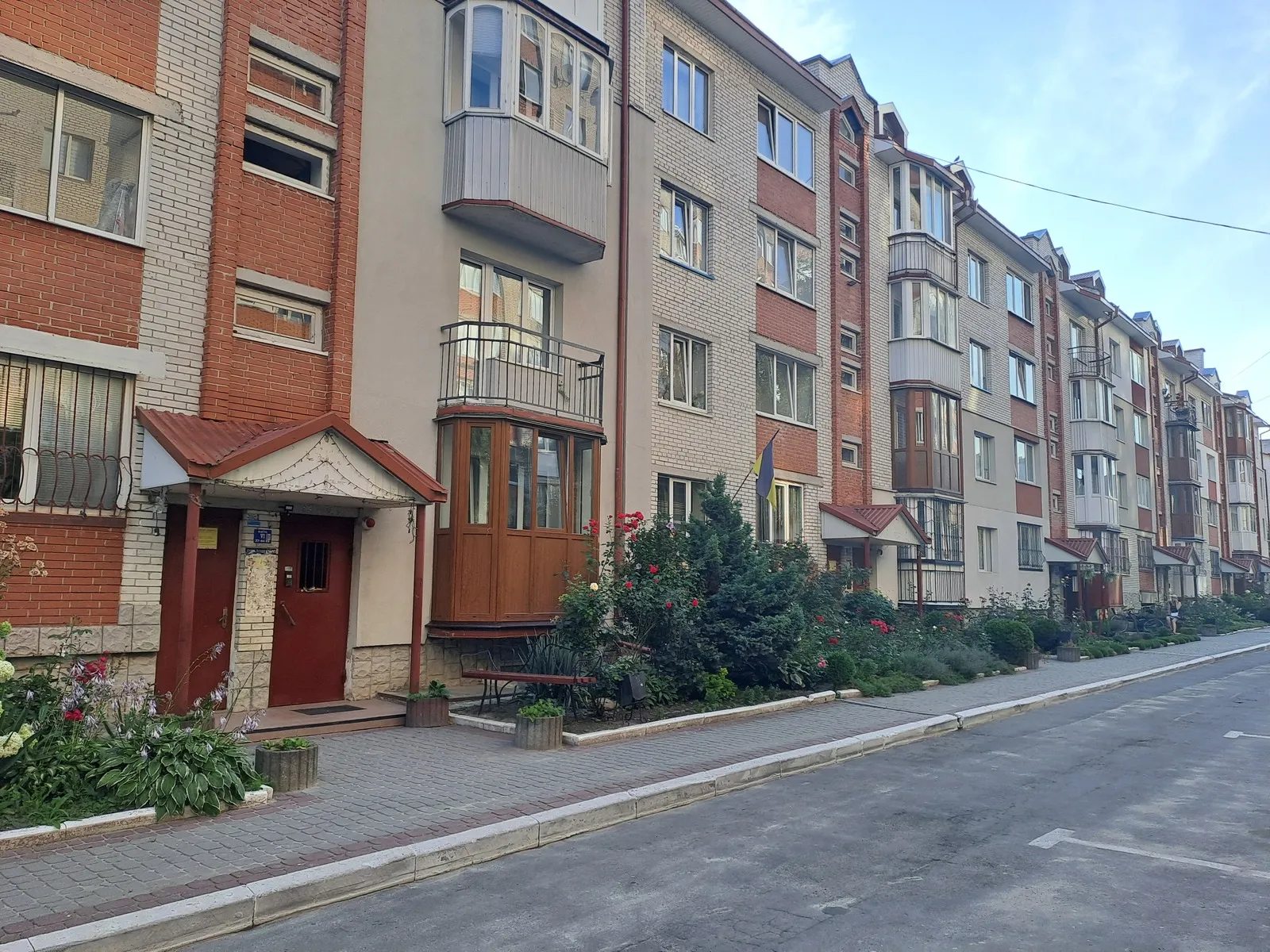 Продаж квартири 3 кімнати, 85 m², 2 пов./5 поверхів. 6, Довженка О. вул., Тернопіль. 