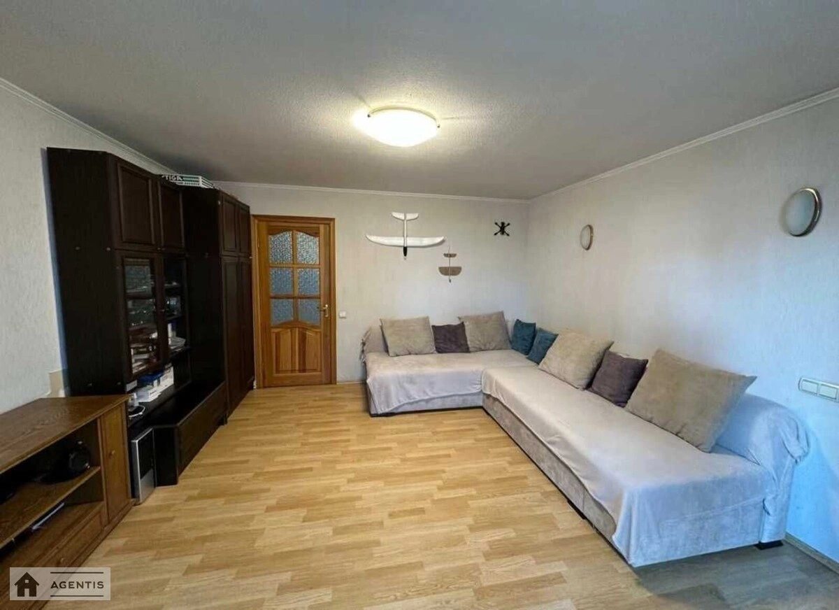 Apartment for rent. 4 rooms, 80 m², 3rd floor/9 floors. 14, Predslavynska 14, Kyiv. 