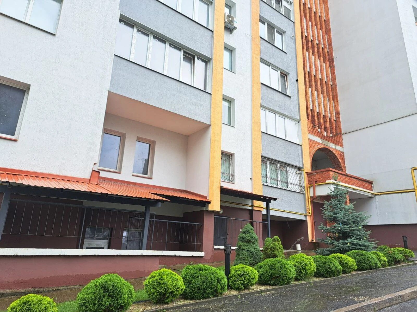 Продаж квартири 3 кімнати, 937 m², 6 пов./10 поверхів. Вербицького М. вул., Тернопіль. 