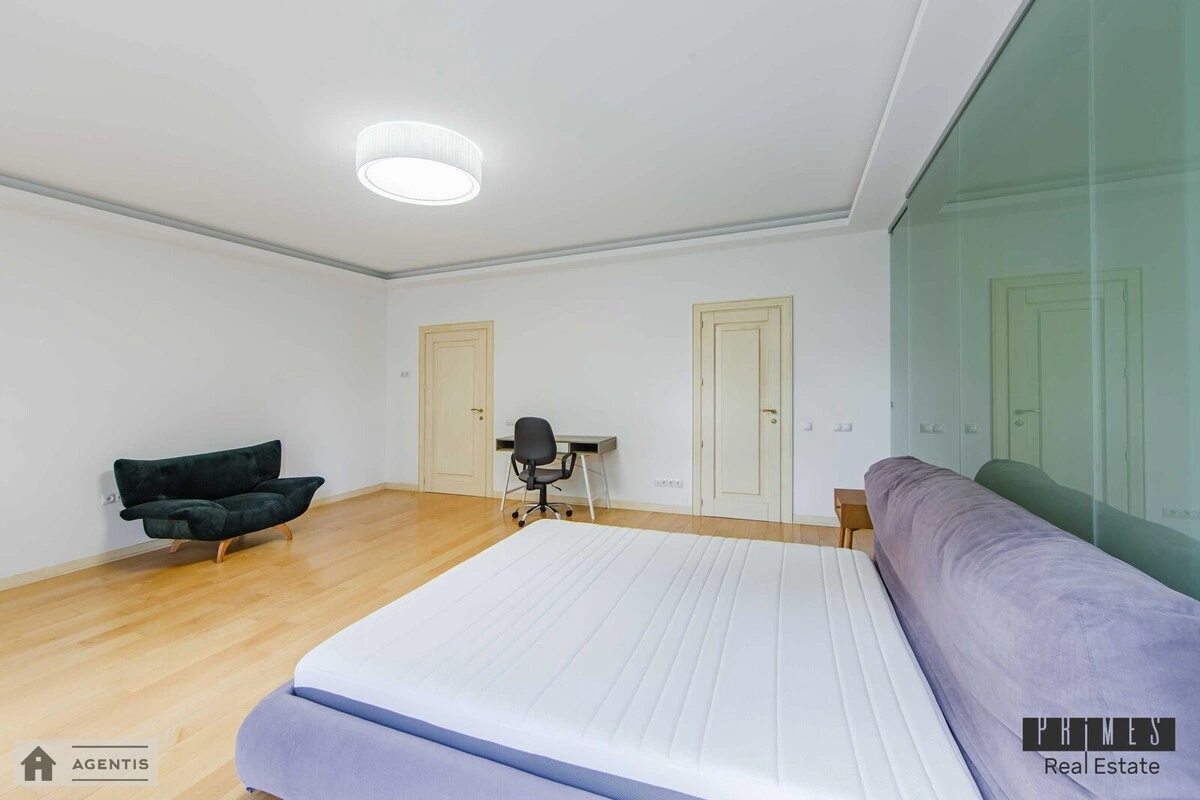 Apartment for rent. 3 rooms, 125 m², 5th floor/7 floors. 19, Volodymyrskiy 19, Kyiv. 