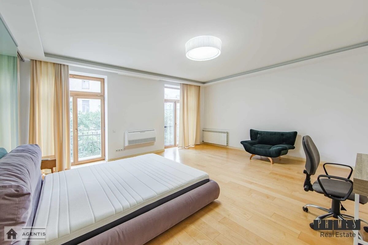 Apartment for rent. 3 rooms, 125 m², 5th floor/7 floors. 19, Volodymyrskiy 19, Kyiv. 