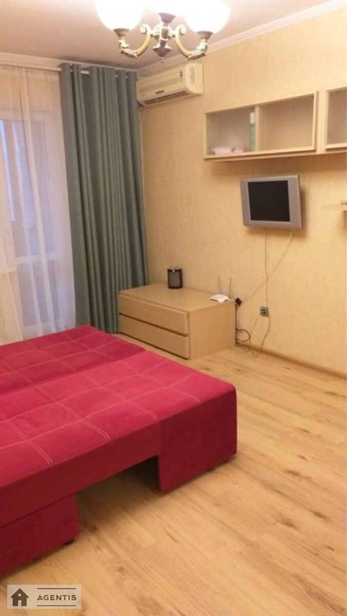 Apartment for rent. 1 room, 39 m², 16 floor/16 floors. 28, Vasylya Stusa vul., Kyiv. 