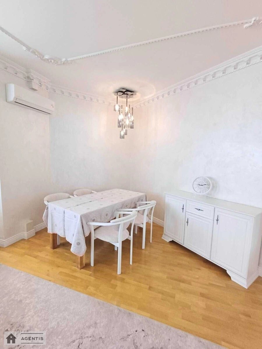 Сдам квартиру. 2 rooms, 68 m², 5th floor/8 floors. 34, Михайла Грушевського вул., Киев. 