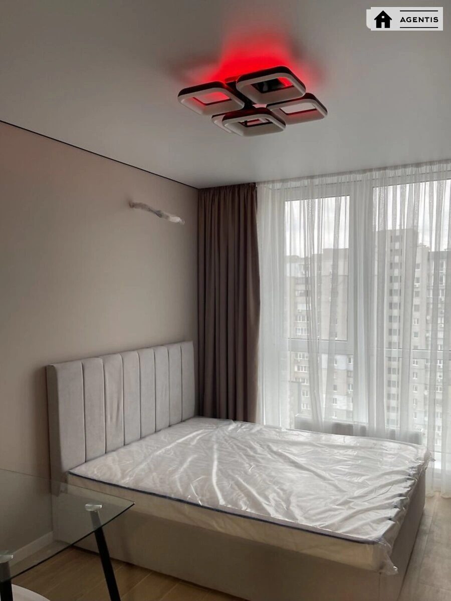 Apartment for rent. 1 room, 30 m², 20 floor/25 floors. Revutckogo, Kyiv. 