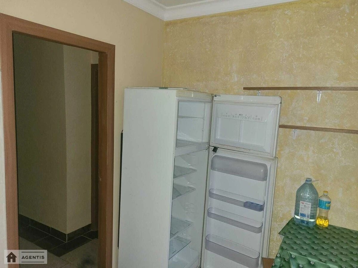 Сдам квартиру 2 комнаты, 60 m², 11 эт./12 этажей. 83, Гійома де Боплана вул. (Василя Боженка), Киев. 