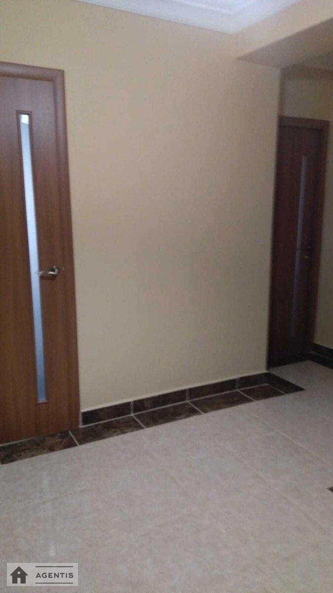 Сдам квартиру 2 комнаты, 60 m², 11 эт./12 этажей. 83, Гійома де Боплана вул. (Василя Боженка), Киев. 