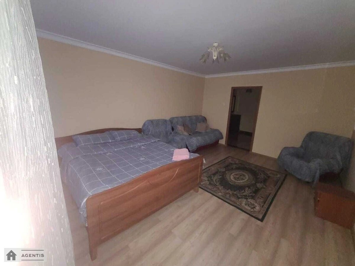 Сдам квартиру 2 комнаты, 60 m², 11 эт./12 этажей. 83, Гійома де Боплана вул. (Василя Боженка), Киев. 