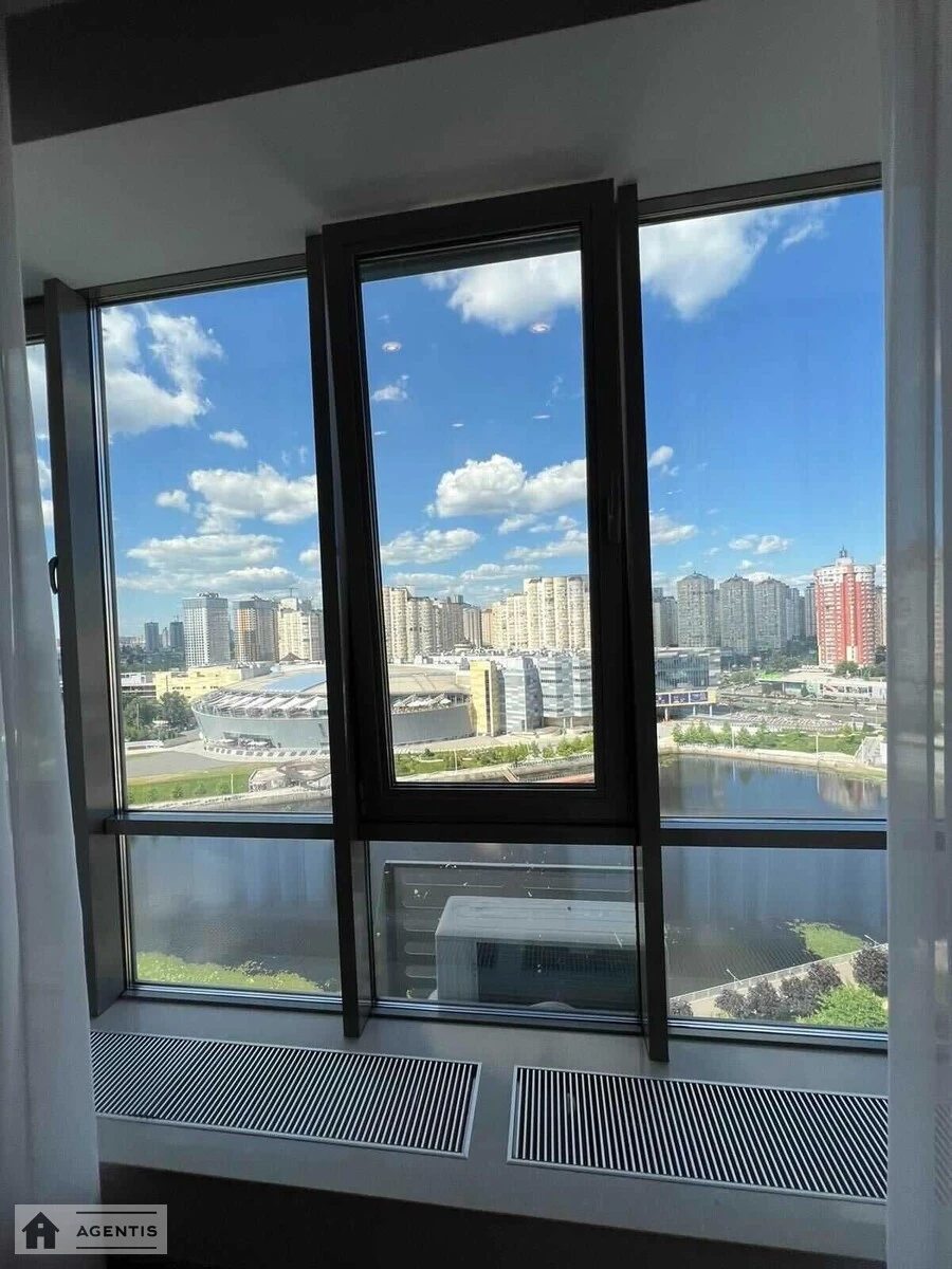 Сдам квартиру. 3 rooms, 90 m², 13 floor/24 floors. 6, Трускавецкая 6, Киев. 