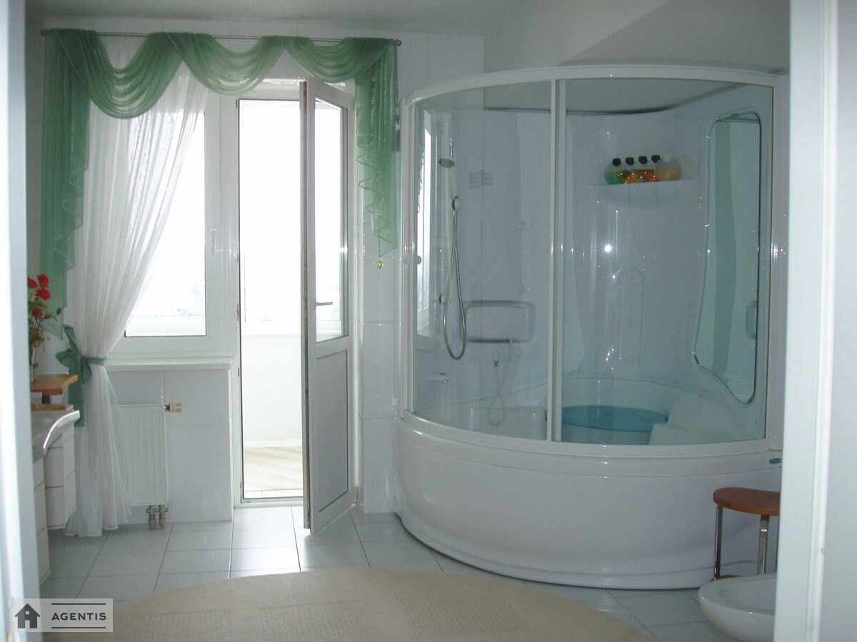 Apartment for rent. 5 rooms, 200 m², 15 floor/19 floors. 21, Lesi Ukrayinky 21, Kyiv. 