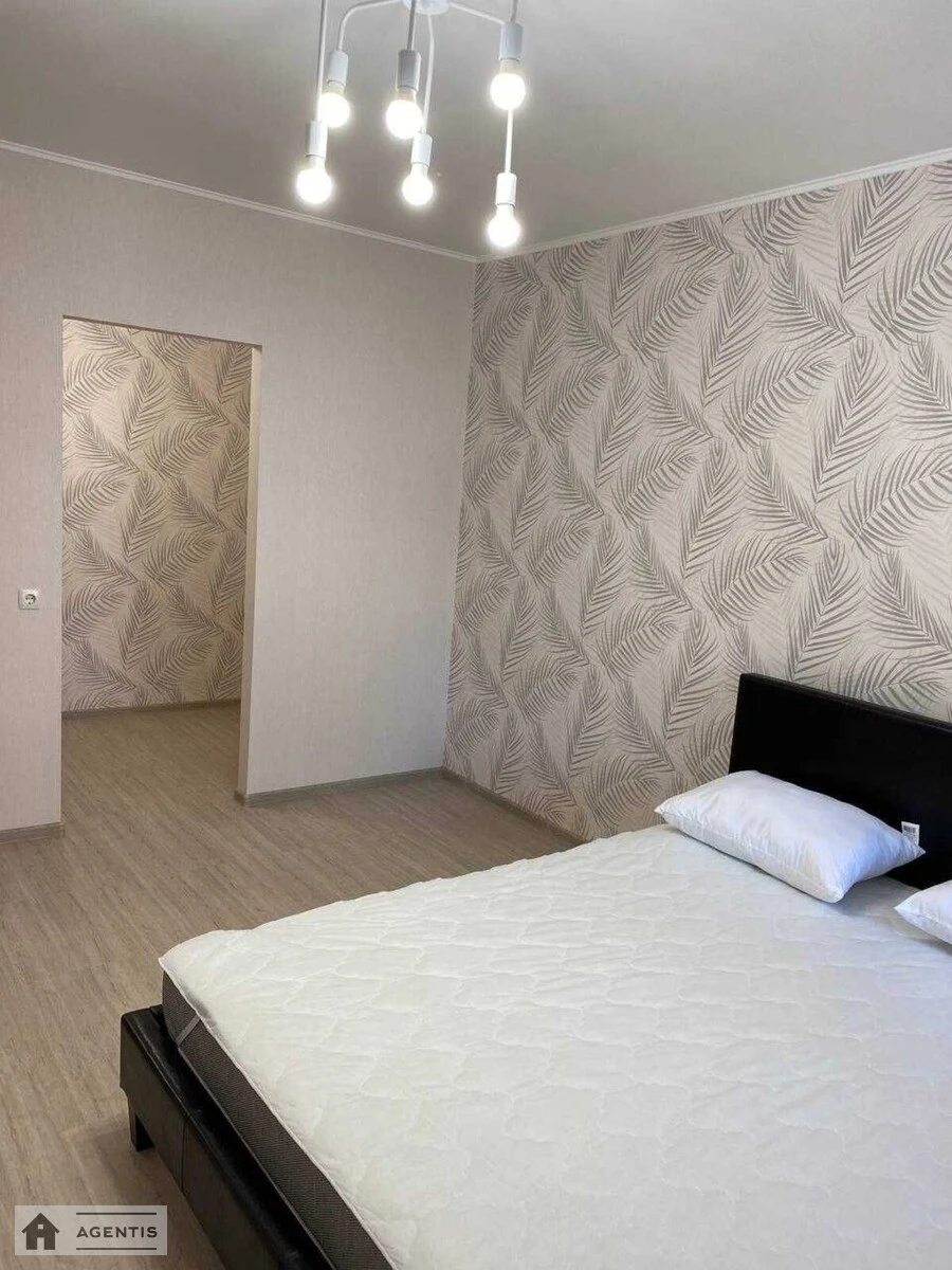 Apartment for rent. 1 room, 40 m², 1st floor/7 floors. 1, Akademika Lebedyeva vul., Kyiv. 