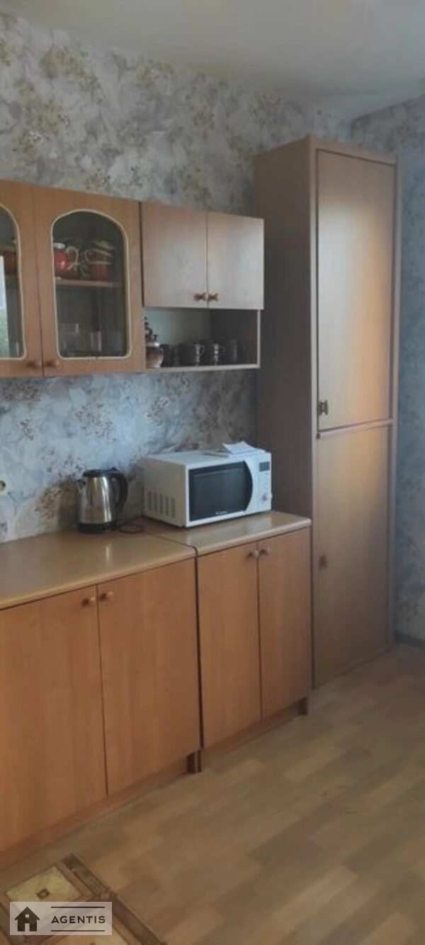 Apartment for rent. 2 rooms, 90 m², 2nd floor/16 floors. 19, Sosnytcka 19, Kyiv. 