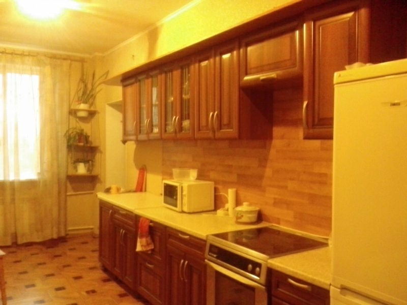 Apartment for rent. 3 rooms, 350 m², 2nd floor/2 floors. 3, Zaharivska 3, Kyiv. 