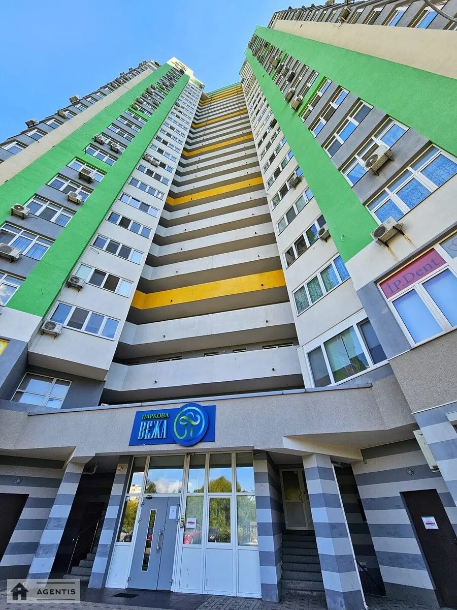 Apartment for rent. 3 rooms, 114 m², 17 floor/27 floors. Peremyshlska vul. Chervonopilska, Kyiv. 
