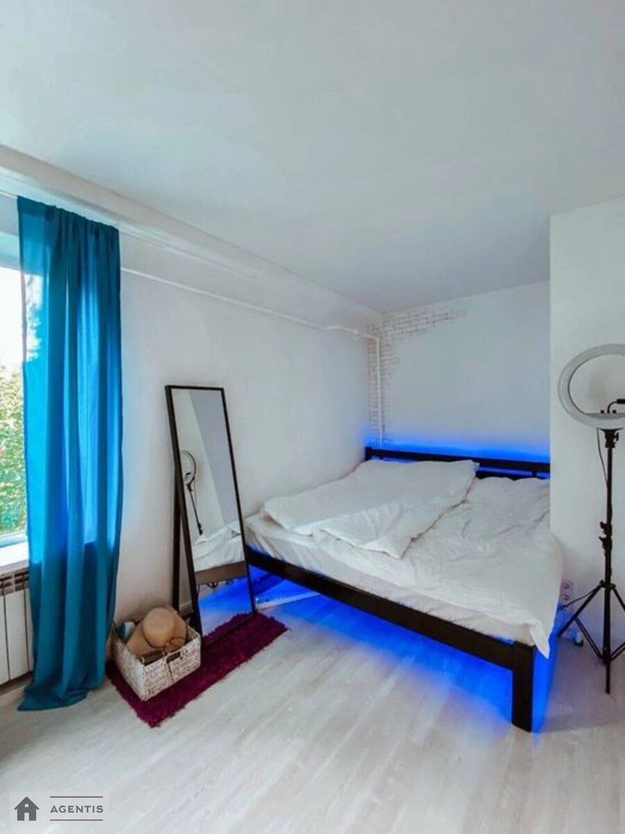 Apartment for rent. 2 rooms, 45 m², 5th floor/5 floors. 7, Mariyi Pryymachenko bulv., Kyiv. 