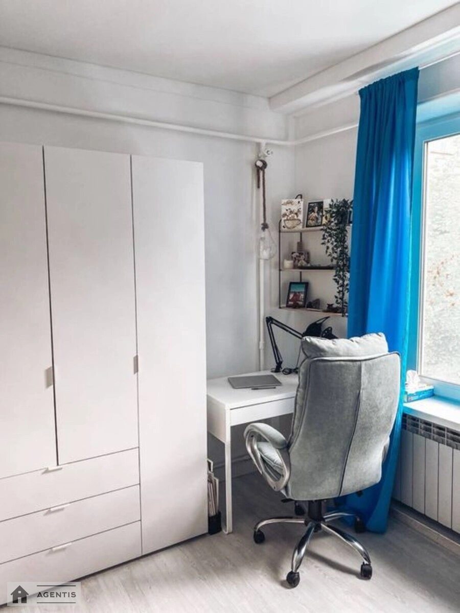 Apartment for rent. 2 rooms, 45 m², 5th floor/5 floors. 7, Mariyi Pryymachenko bulv., Kyiv. 