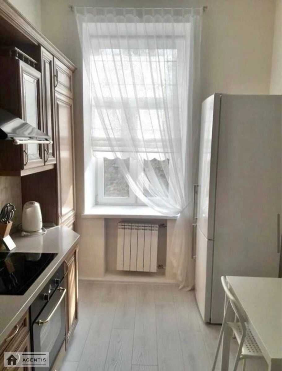 Apartment for rent. 3 rooms, 90 m², 3rd floor/6 floors. Yaroslaviv Val, Kyiv. 