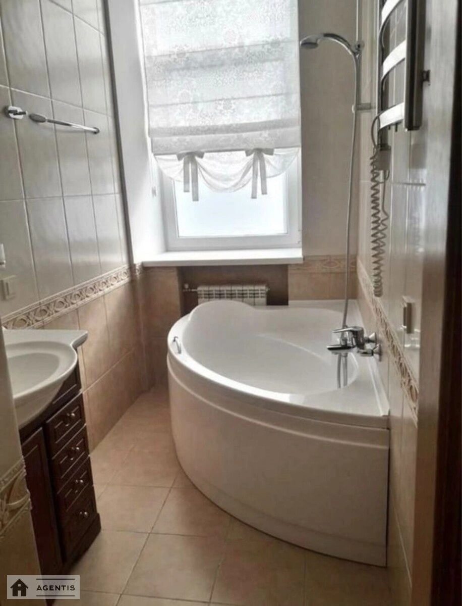 Apartment for rent. 3 rooms, 90 m², 3rd floor/6 floors. Yaroslaviv Val, Kyiv. 