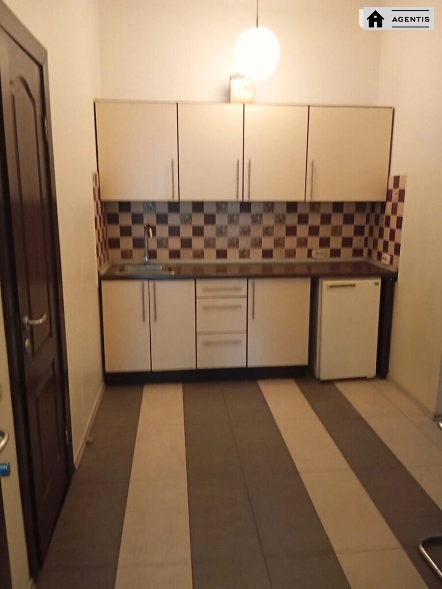 Сдам квартиру. 4 rooms, 130 m², 6th floor/6 floors. Половецкая 4, Киев. 