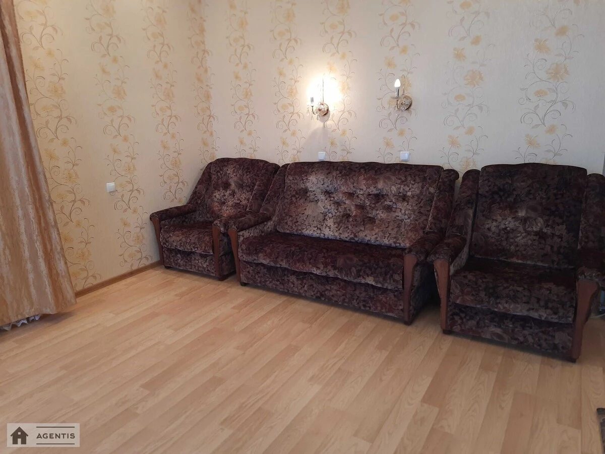 Apartment for rent. 1 room, 60 m², 14 floor/25 floors. 3, Sribnokilska 3, Kyiv. 