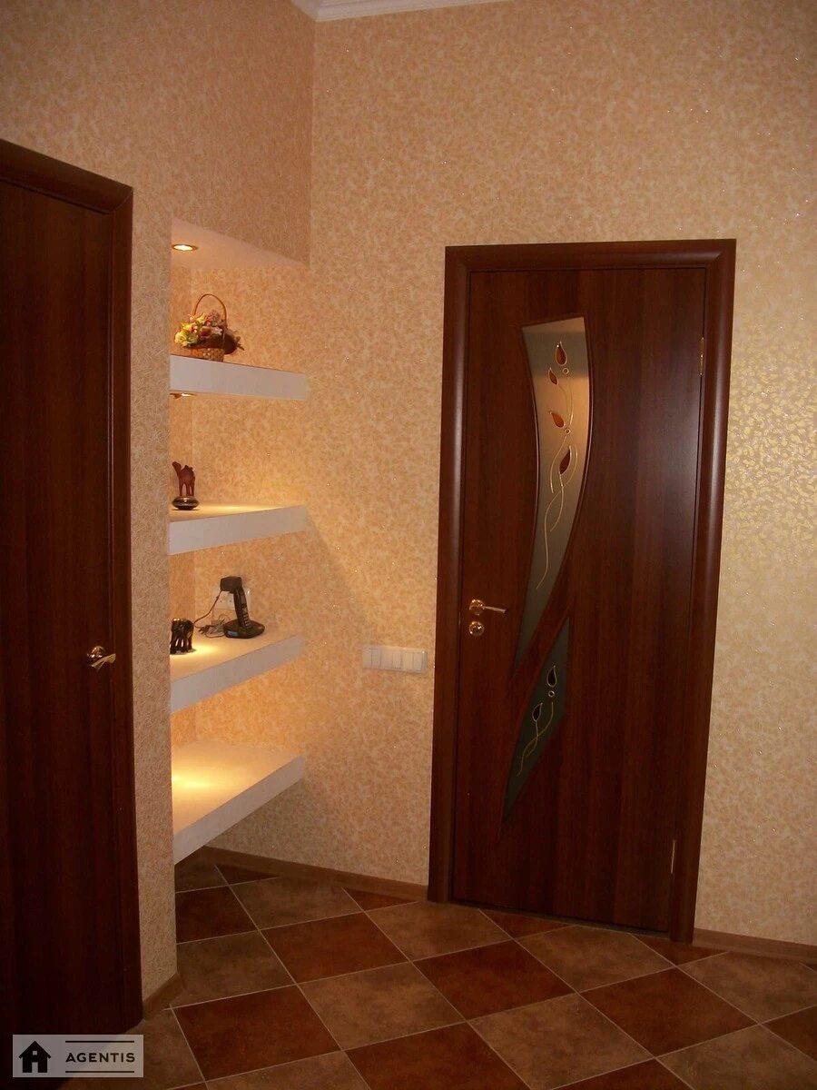 Apartment for rent. 1 room, 60 m², 14 floor/25 floors. 3, Sribnokilska 3, Kyiv. 