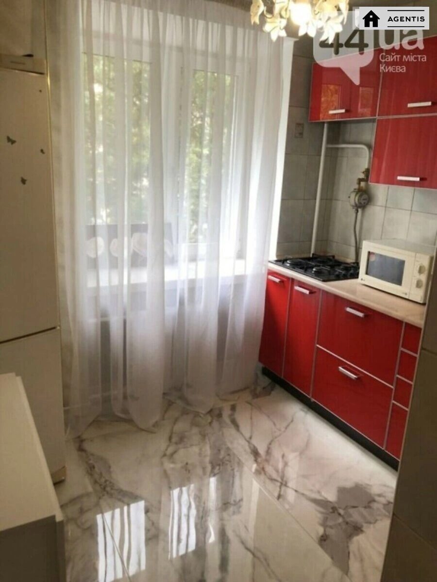 Здам квартиру 2 кімнати, 56 m², 3 пов./9 поверхів. 59, Січових Стрільців 59, Київ. 