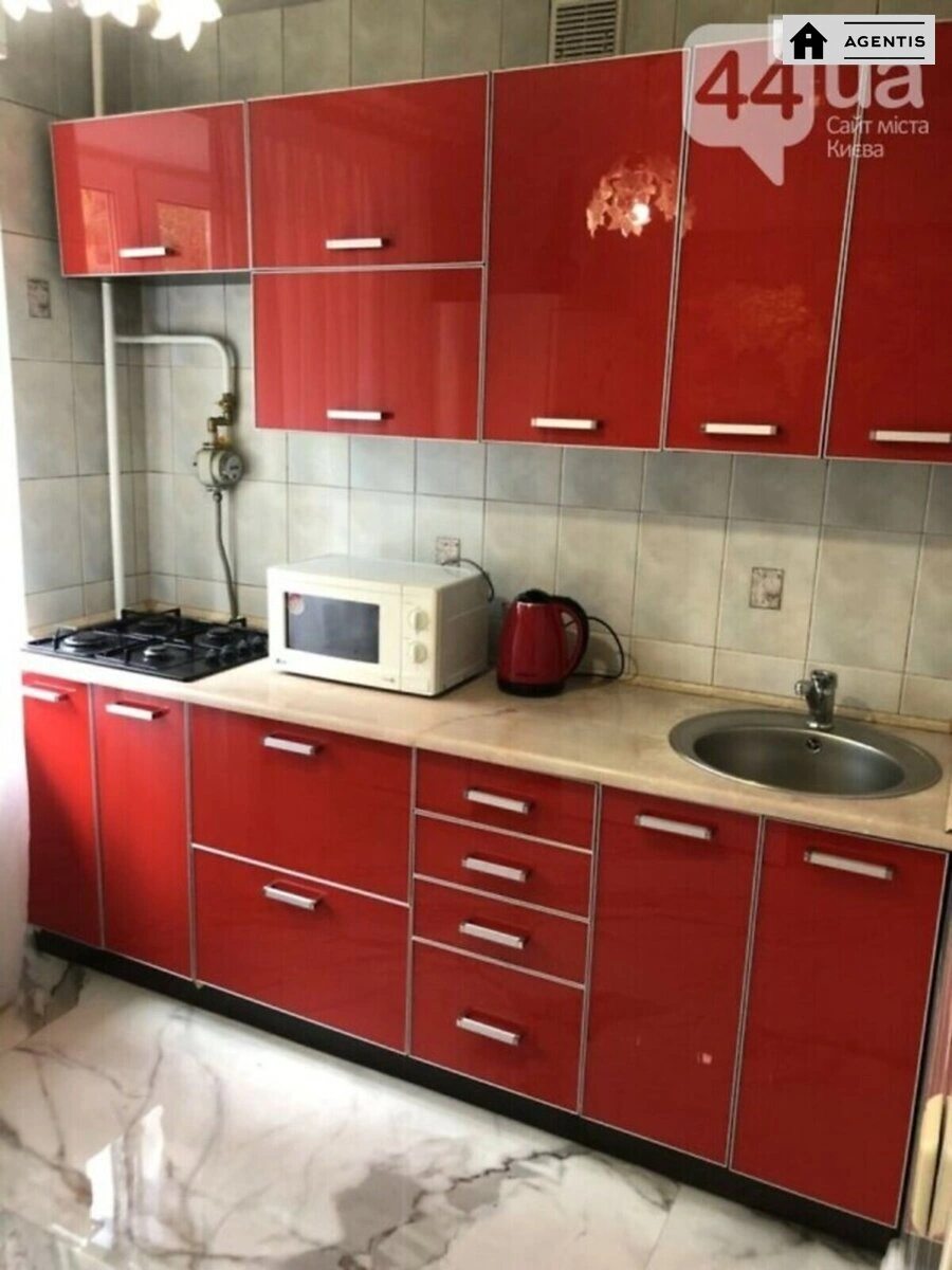 Здам квартиру 2 кімнати, 56 m², 3 пов./9 поверхів. 59, Січових Стрільців 59, Київ. 