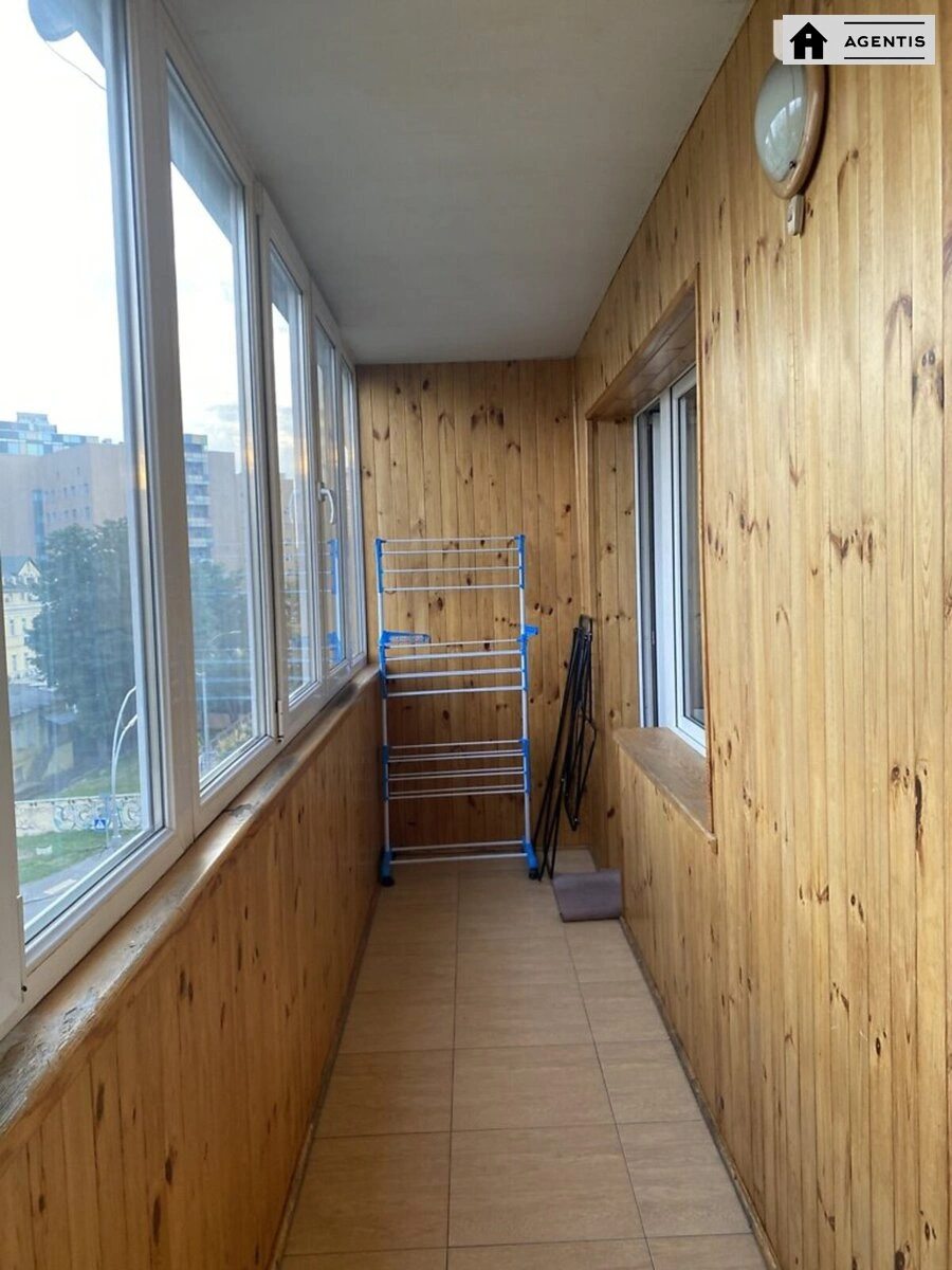 Apartment for rent. 3 rooms, 68 m², 6th floor/10 floors. 33, Vyacheslava Chornovola vul., Kyiv. 