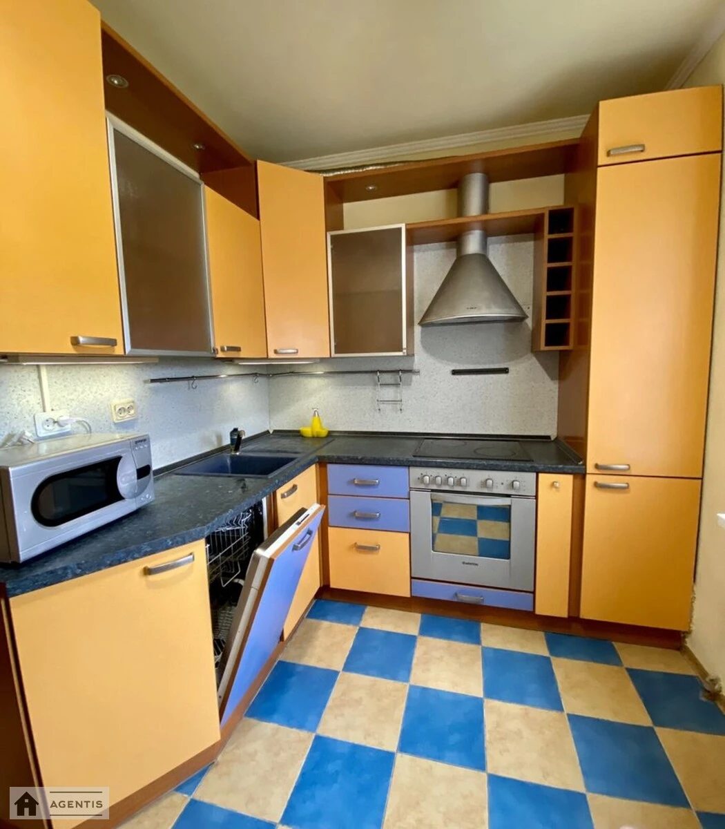 Сдам квартиру. 3 rooms, 75 m², 4th floor/15 floors. 14, Срибнокильская 14, Киев. 